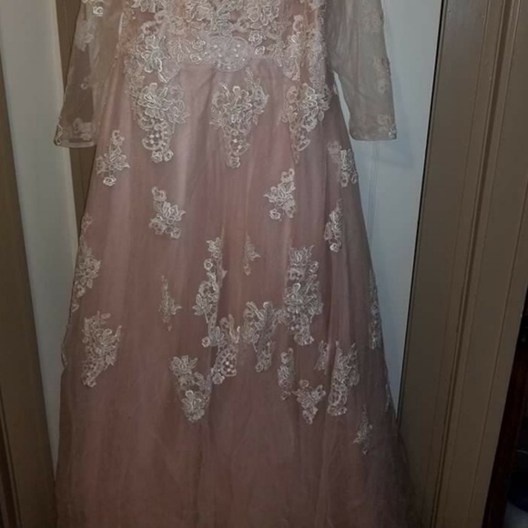 Plus size wedding dress - Picture 4 of 4